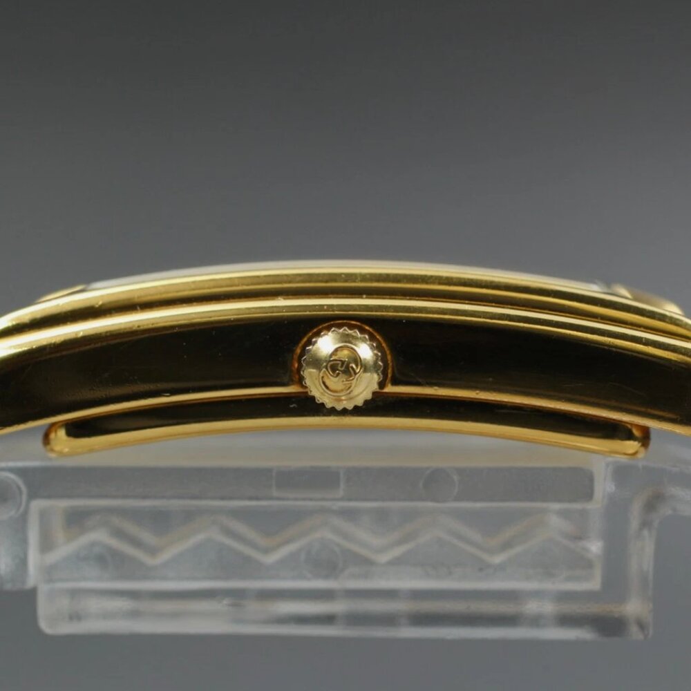 GUCCI 2600L Red Dial Gold Plated Quartz Ladies Watch From - Picture 4 of 7